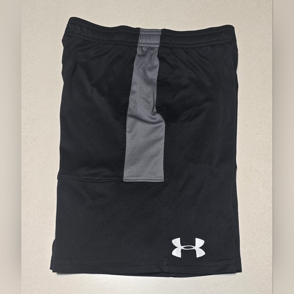 Under Armour Heatgear Loose Stunt Big Logo Shorts Boy's Youth S Small Black Gray - Picture 5 of 8